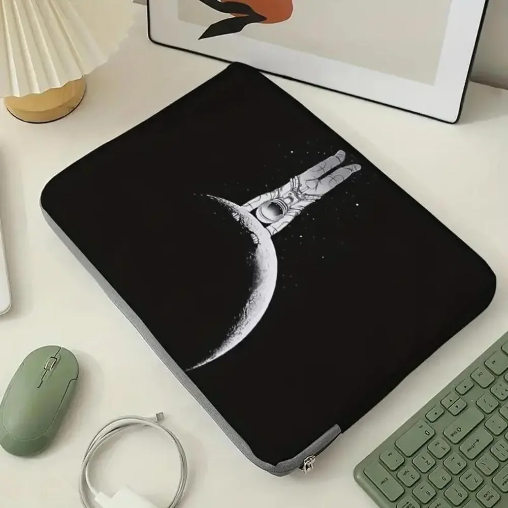 New Black Bottom Moon Astronaut Computer Zipper Cover